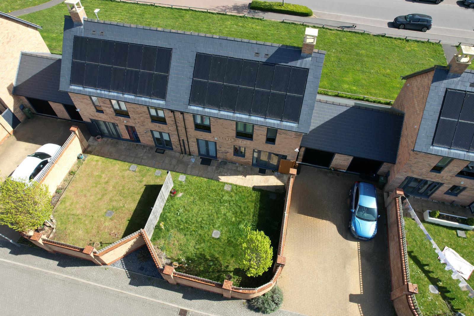 3 bed property in Hariana Close, Milton Keynes